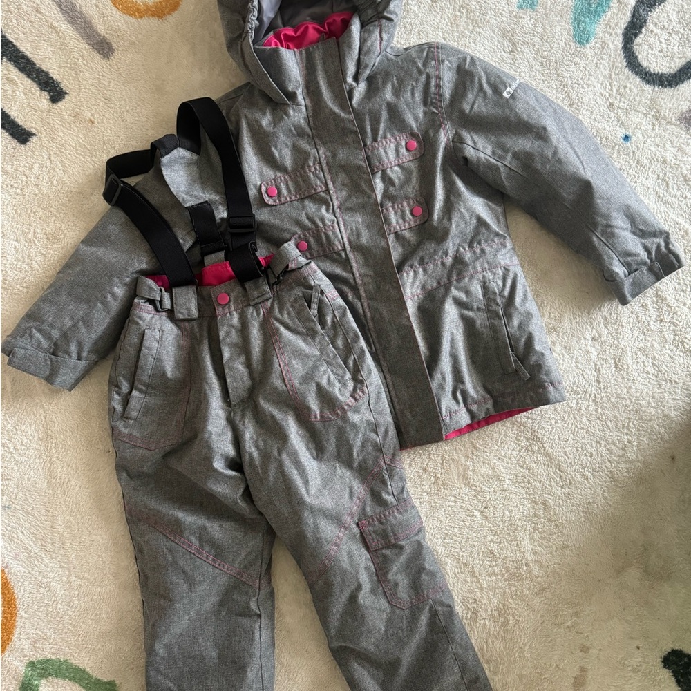 Gray Hooded Snowsuit with Pink Accents oakiwear size 4